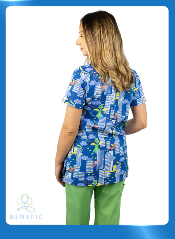 bluza-medicala-imprimata-lotus-cu-buzunar-dino-city-spate