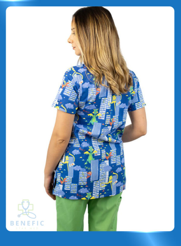 bluza-medicala-imprimata-lotus-dino-city-spate