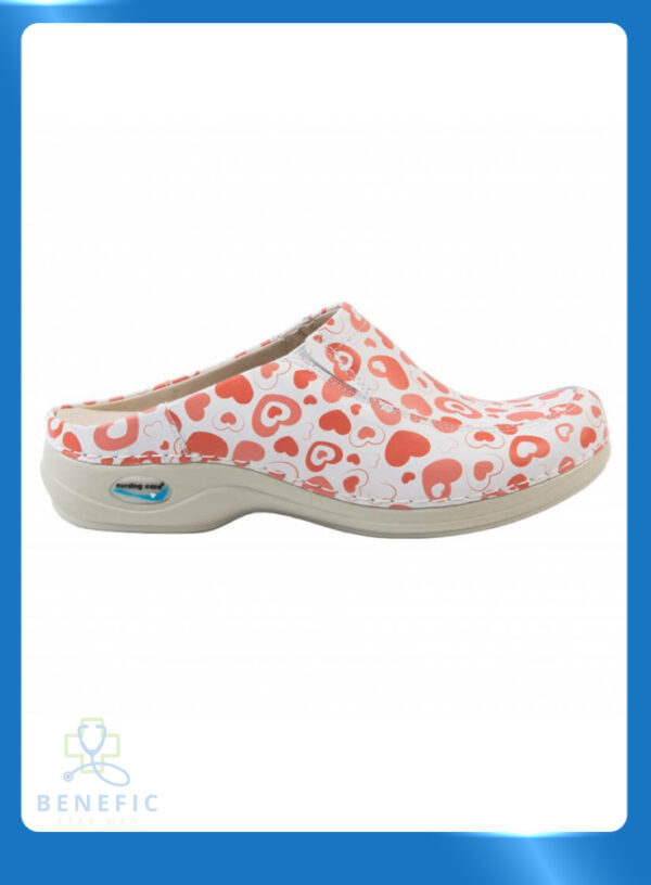 saboti-medicali-din-piele-naturala-lavabili-nursingcare-wash-go-paris-hearts3